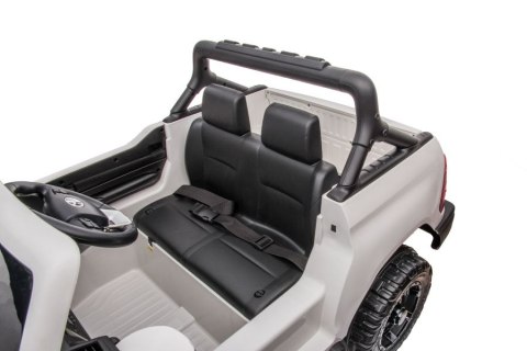 Auto Na Akumulator Toyota Hilux DK-HL860 Białe Auto Na Akumulator Toyota Hilux DK-HL860 Białe
