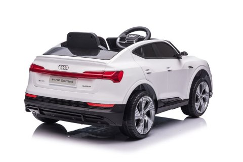 Auto Na Akumulator Audi E- Tron Białe QLS-6688 Auto Na Akumulator Audi E- Tron Białe QLS-6688