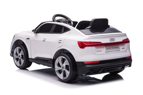 Auto Na Akumulator Audi E- Tron Białe QLS-6688 Auto Na Akumulator Audi E- Tron Białe QLS-6688